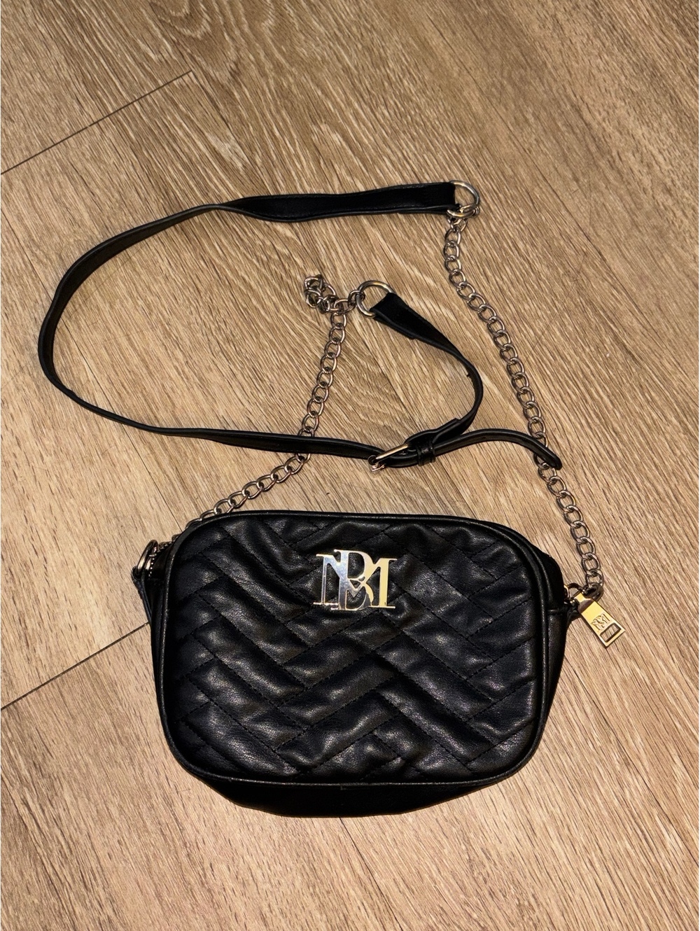 Badgley Mischka Black Chevron Quilted Crossbody Purse D22